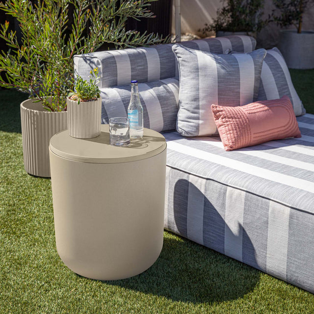 kona chill side table
