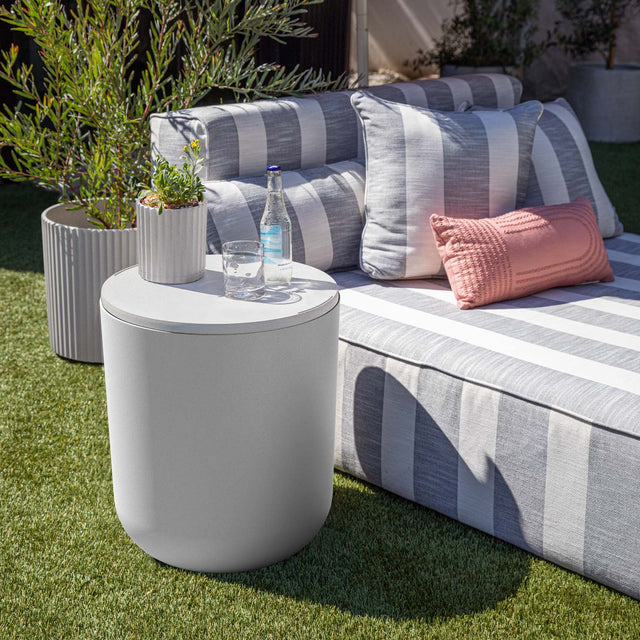 kona chill side table
