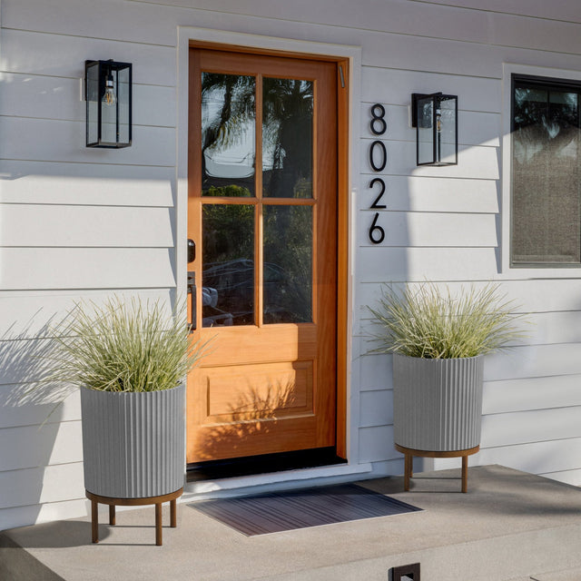 demi raised planter