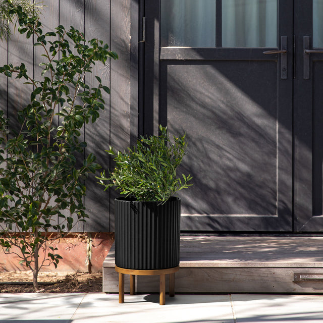 demi raised twelve planter