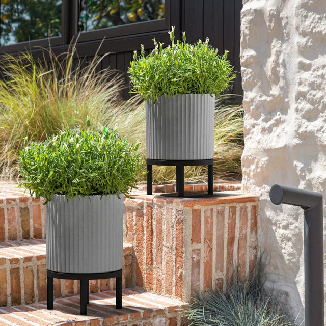 demi raised planter