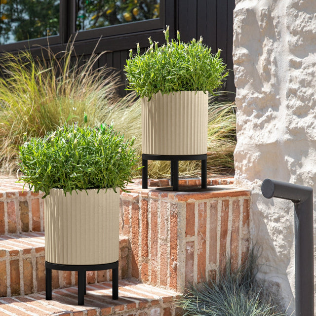 demi raised planter