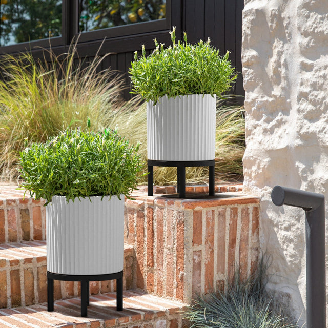 demi raised planter