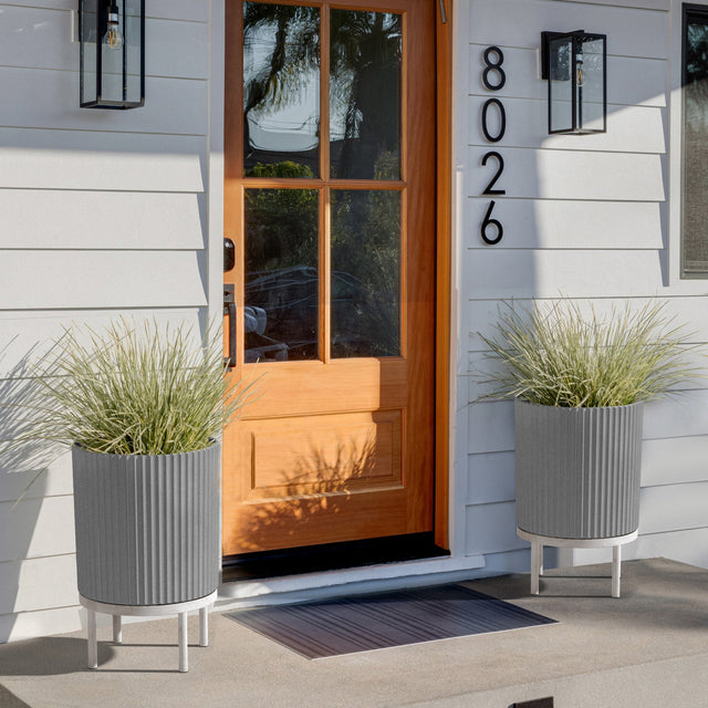 demi raised planter