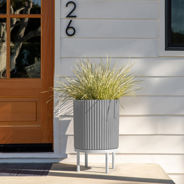 demi raised planter