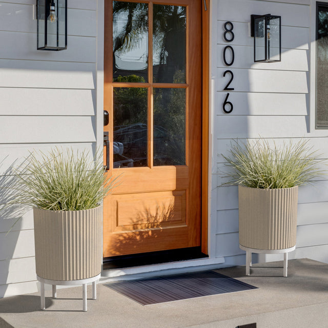 demi raised planter