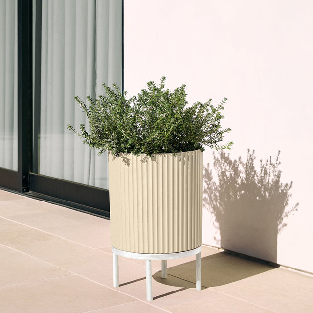 demi raised planter