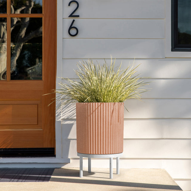 demi raised planter