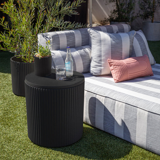 demi chill side table