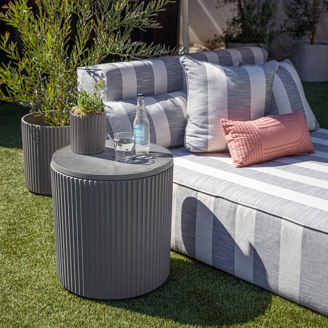 demi chill side table