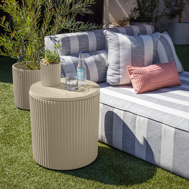 demi chill side table