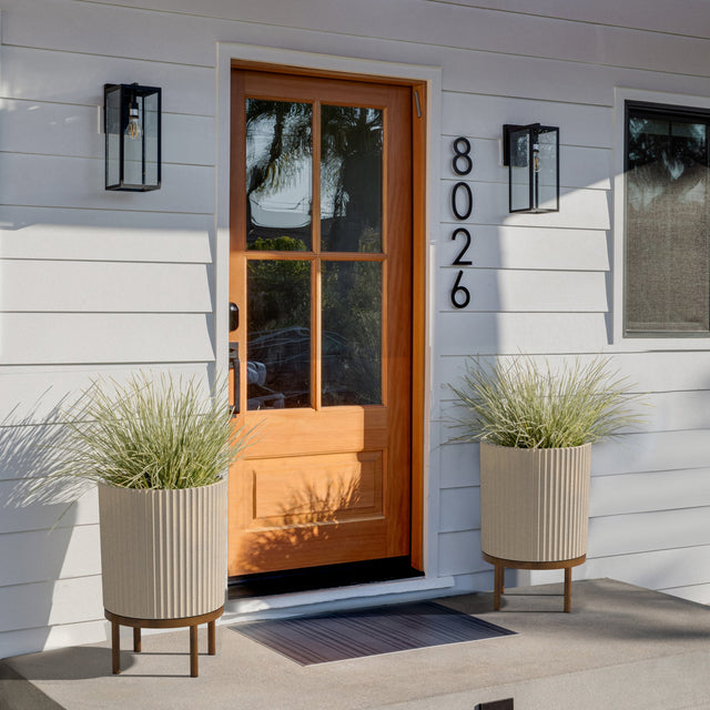 demi raised planter