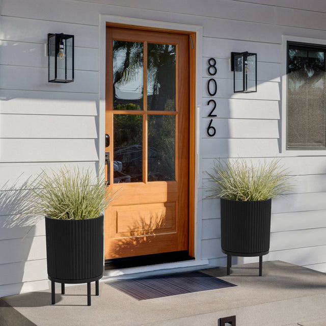 demi raised planter