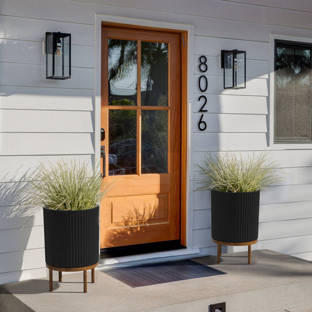 demi raised planter