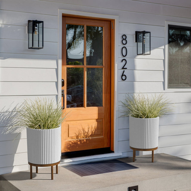 demi raised planter