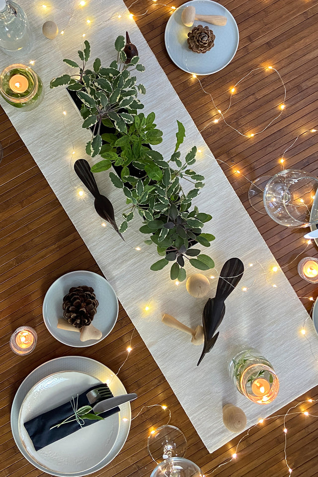 how to make a holiday center piece