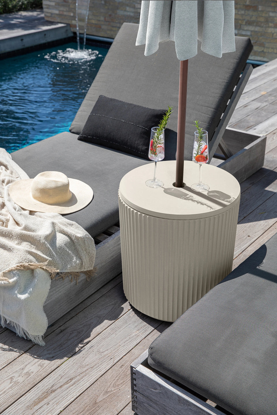 outdoor side tables