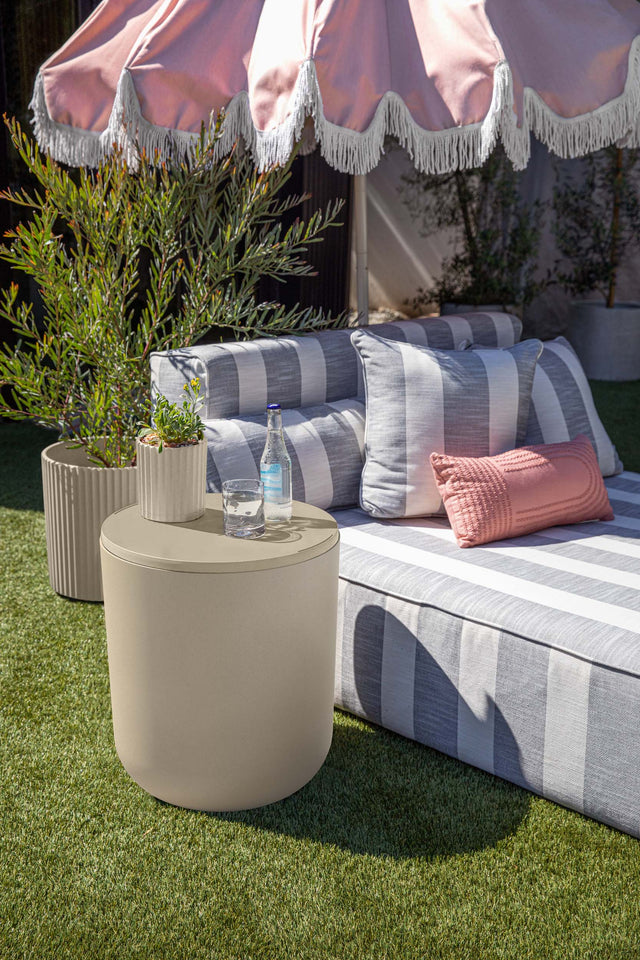 kona chill side table