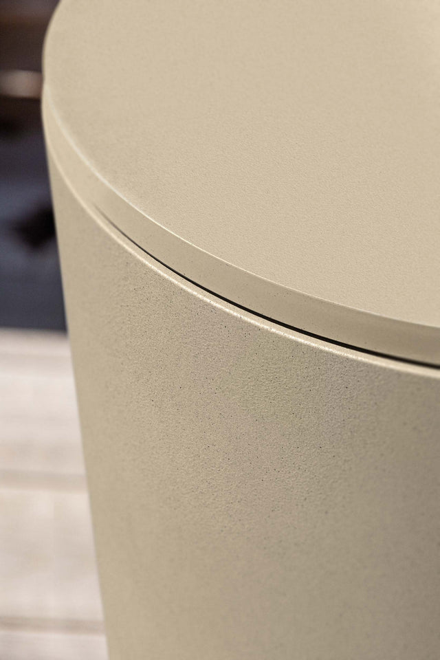 kona chill side table
