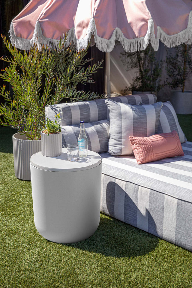 kona chill side table