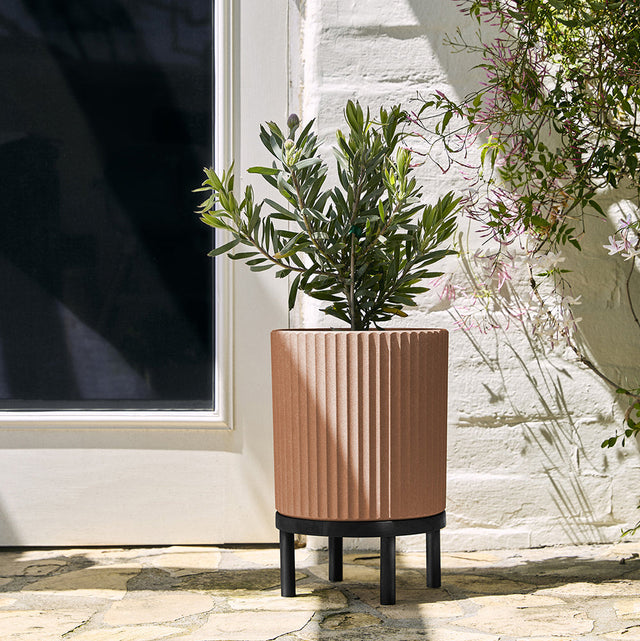 demi raised planter