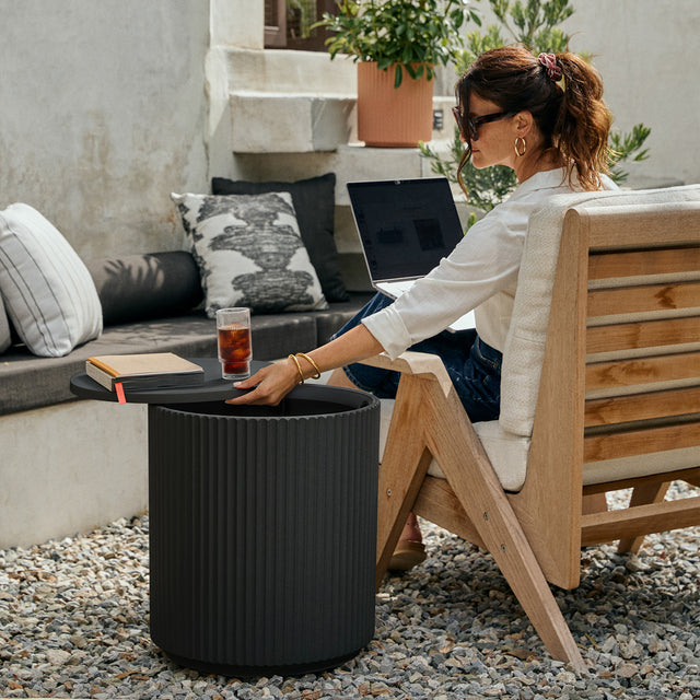 demi chill side table