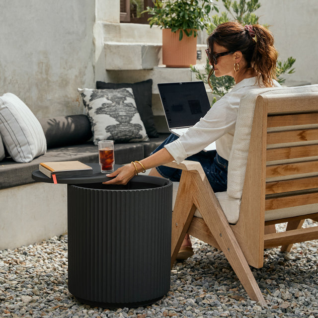 demi chill side table