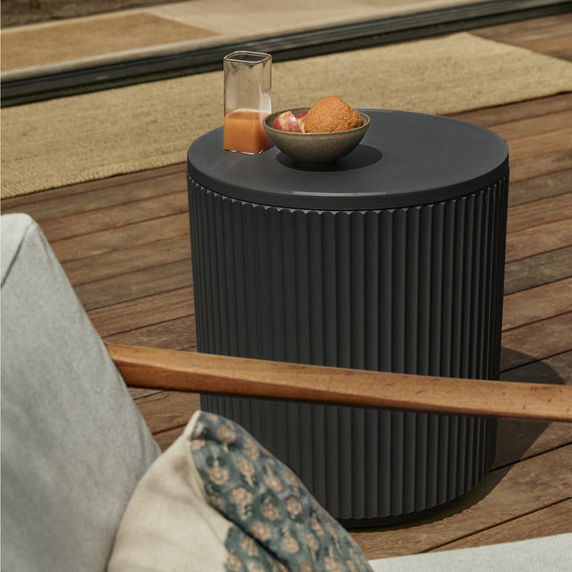 demi chill side table