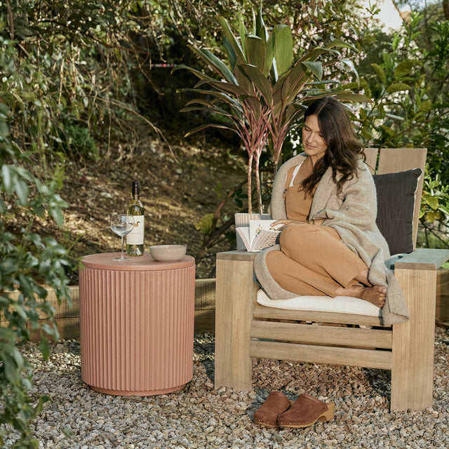 demi chill side table
