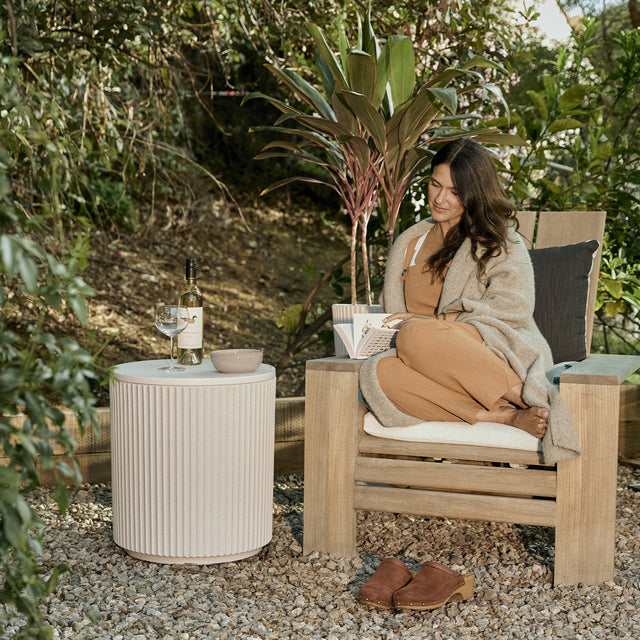 demi chill side table