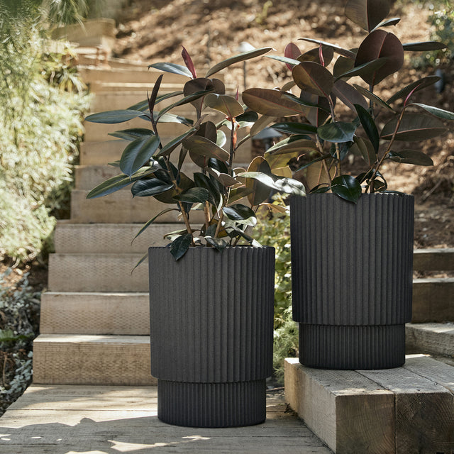 demi elevated planter