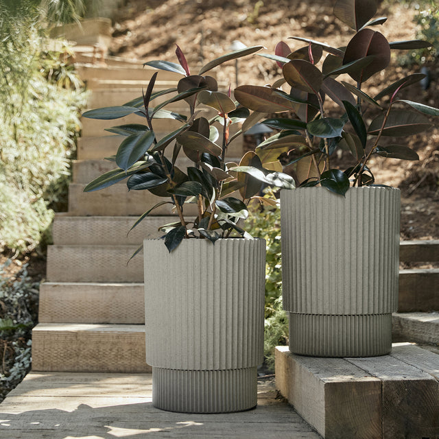 demi elevated planter