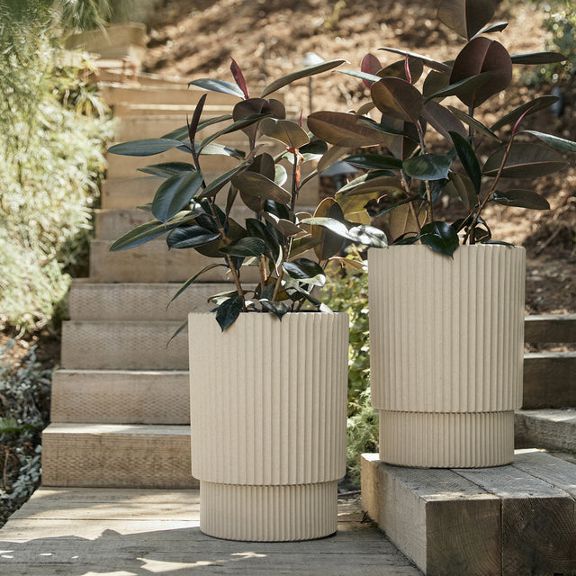demi elevated planter