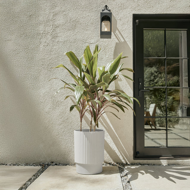demi elevated planter