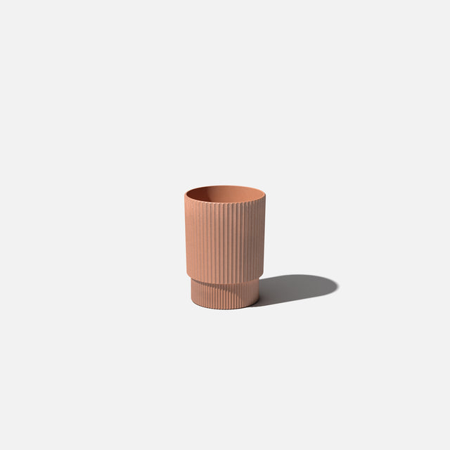 demi elevated planter