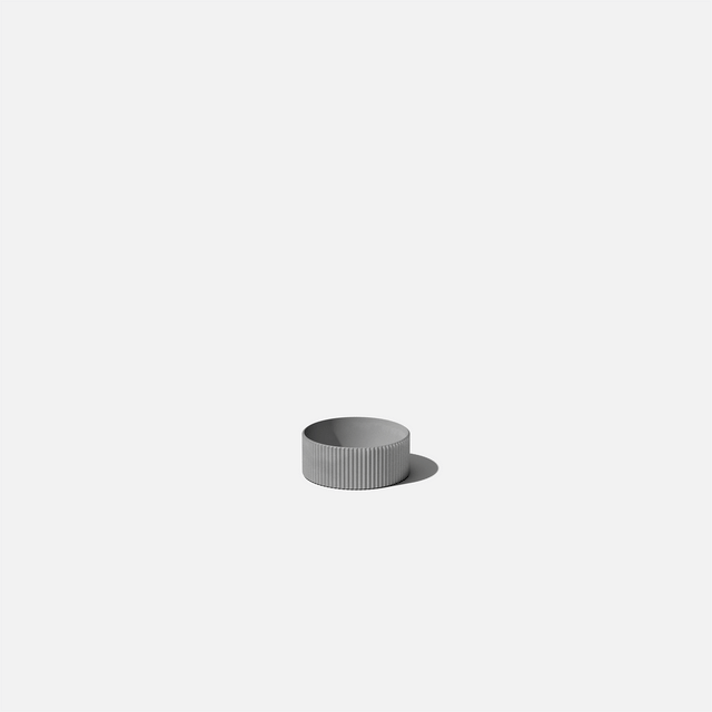 demi elevated planter
