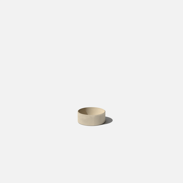 demi elevated planter