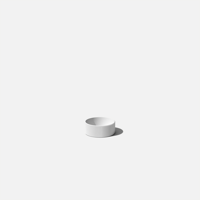 demi elevated planter