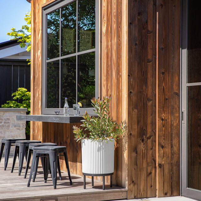 demi raised planter